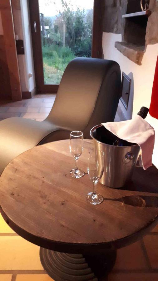 Gite Chambre Spa Prive De L'Ancienne Ferme Vallieres  Ngoại thất bức ảnh