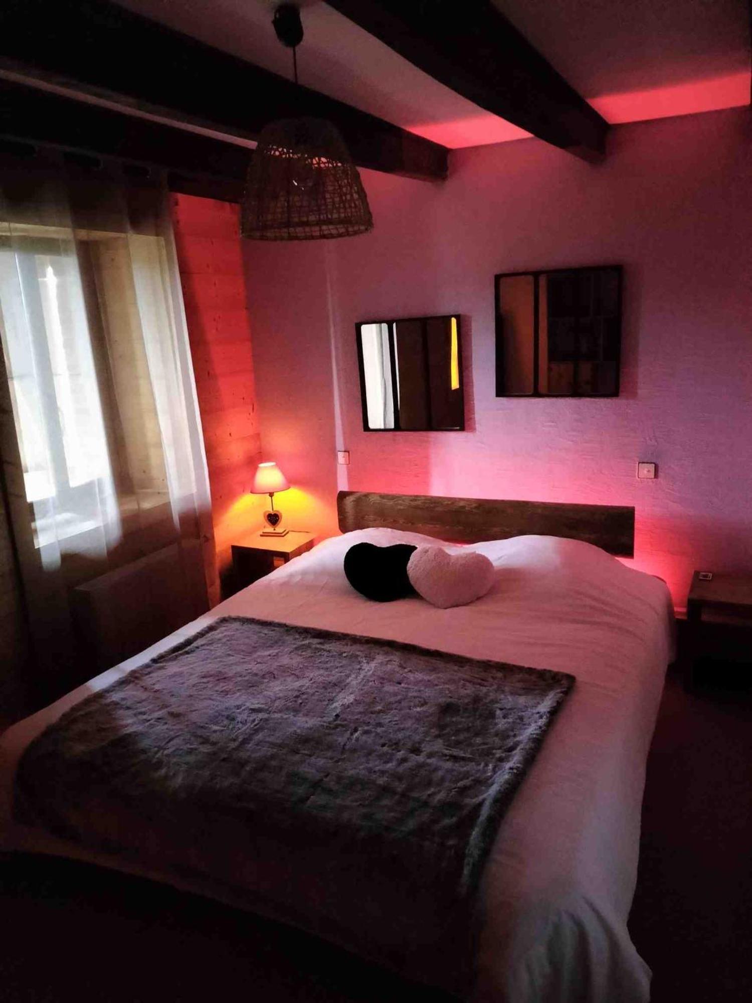 Gite Chambre Spa Prive De L'Ancienne Ferme Vallieres  Ngoại thất bức ảnh